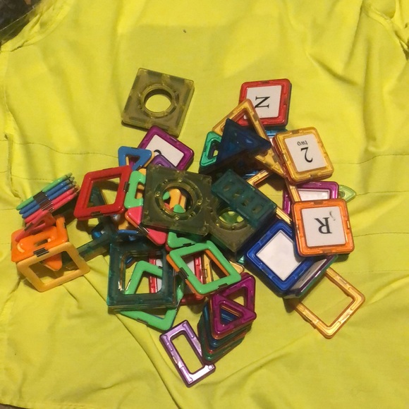 Lot of over 70 Magnetic Building Pentangon, Triangles & Squares - Picture 4 of 5